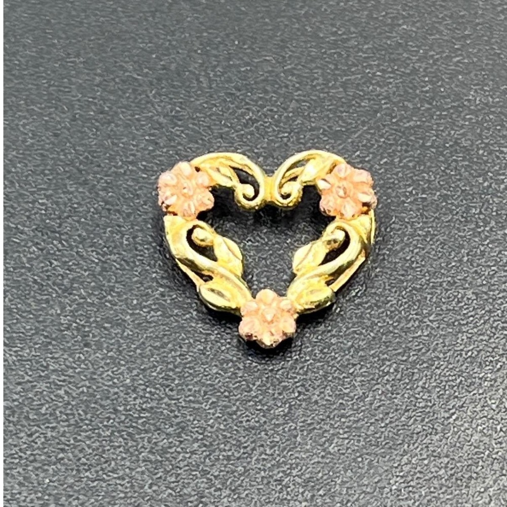 Vintage 10k Two-Toned Yellow Rose Gold Diamond Cut Heart Flower Charm pendant